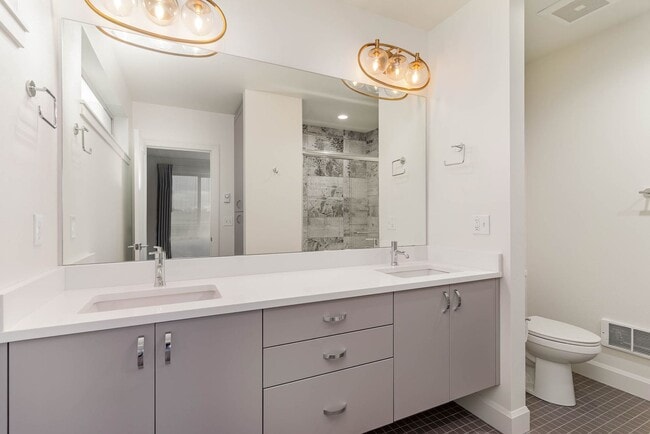 Building Photo - 3Bd/2.5Ba Seattle Home