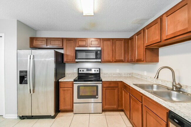 Building Photo - 1853 Alberta Ct N