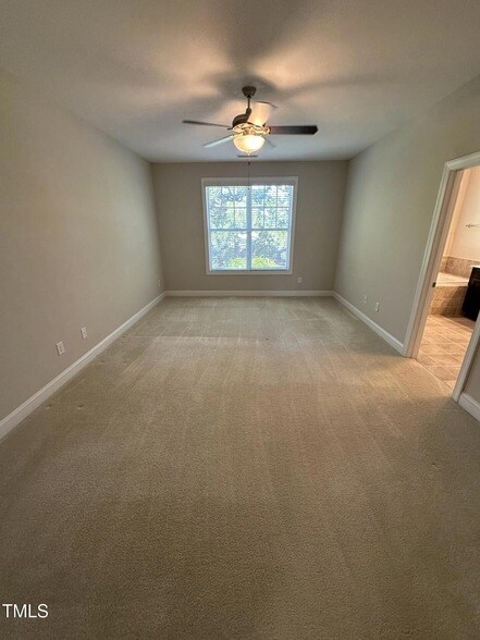 Building Photo - 4222 Vallonia Dr