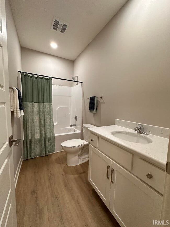 Building Photo - 3795 High Pointe Dr