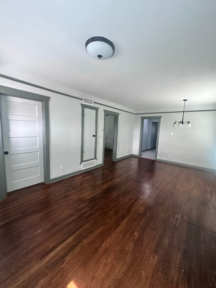 Building Photo - 3211 Savannah Ave