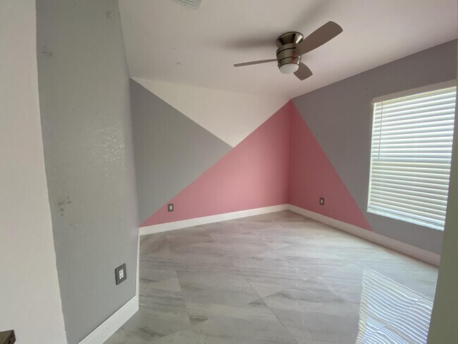 Building Photo - 2361 Harbor Town Dr