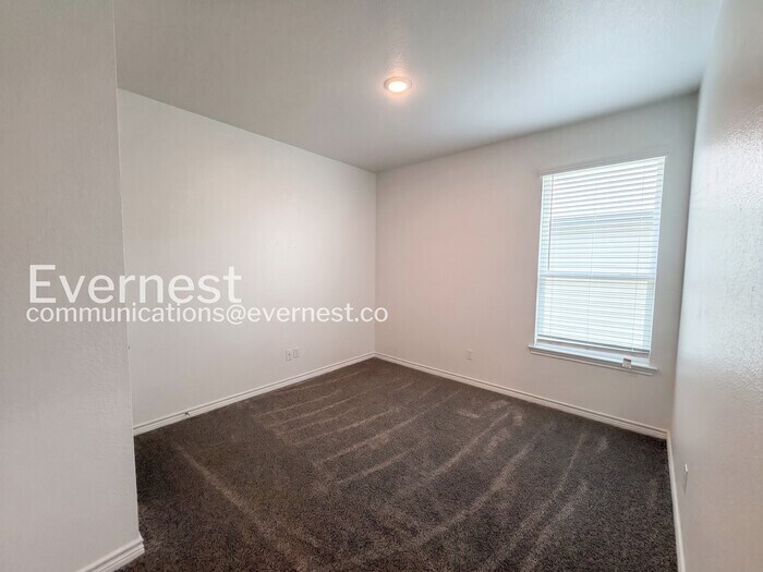 Building Photo - 2231 Hornbeam St