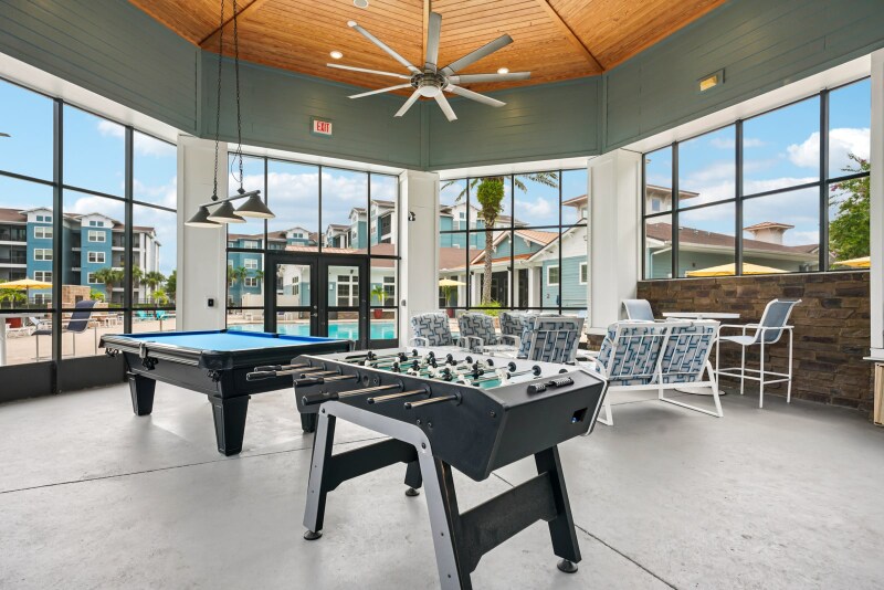Building Photo - 2098 Seminole Blvd