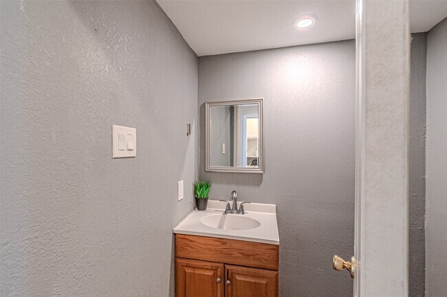 Building Photo - 15179 Kimberley Ct