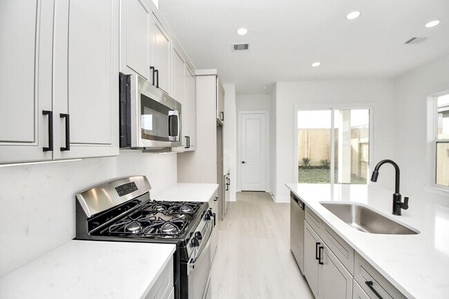 Building Photo - 4352 Avron Dr
