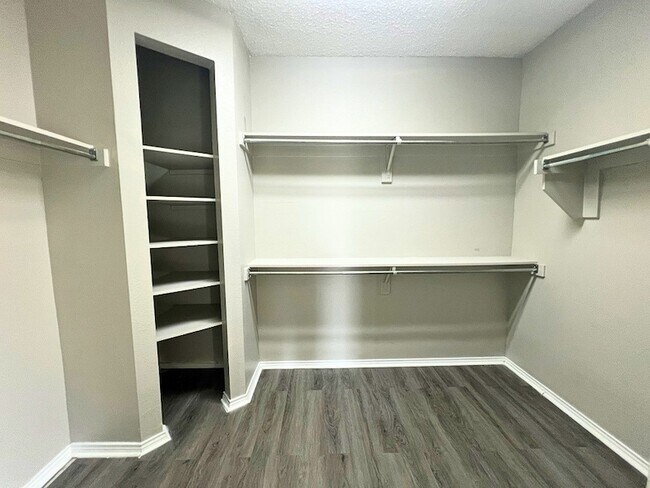 Building Photo - 2805 Crater Lake Ln