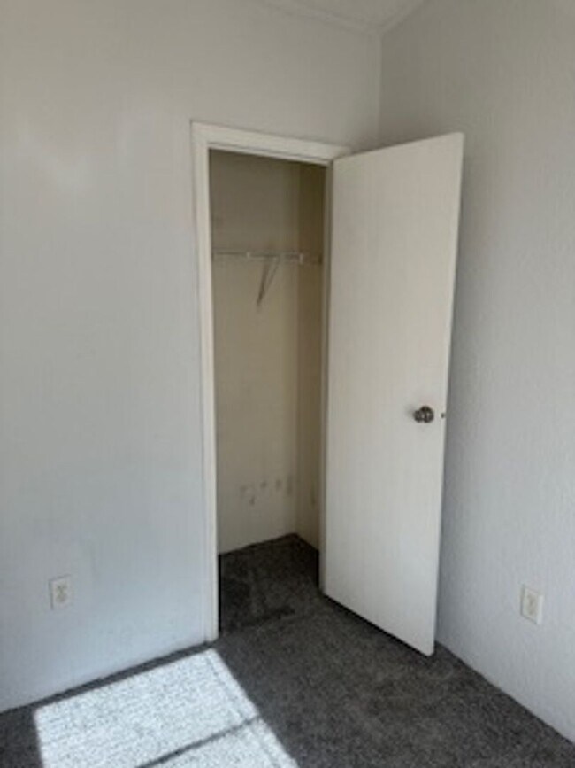 Building Photo - 3/2 single wide; all appliances provided