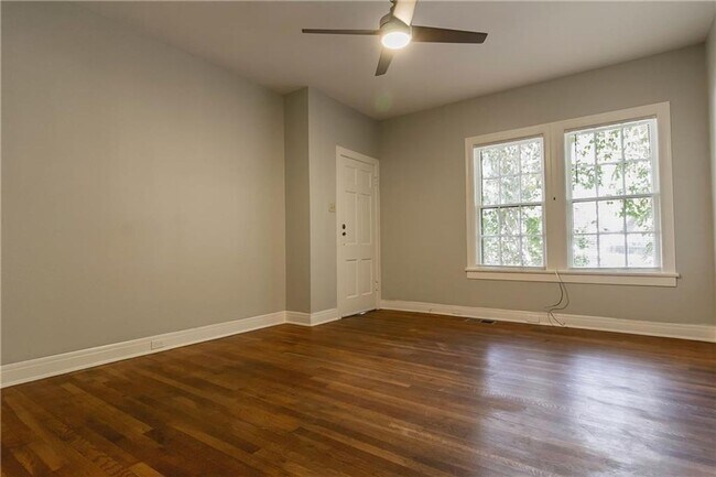 Building Photo - 1918 Robbins Pl