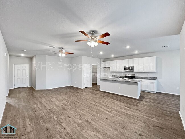 Building Photo - 1200 Legend Pass