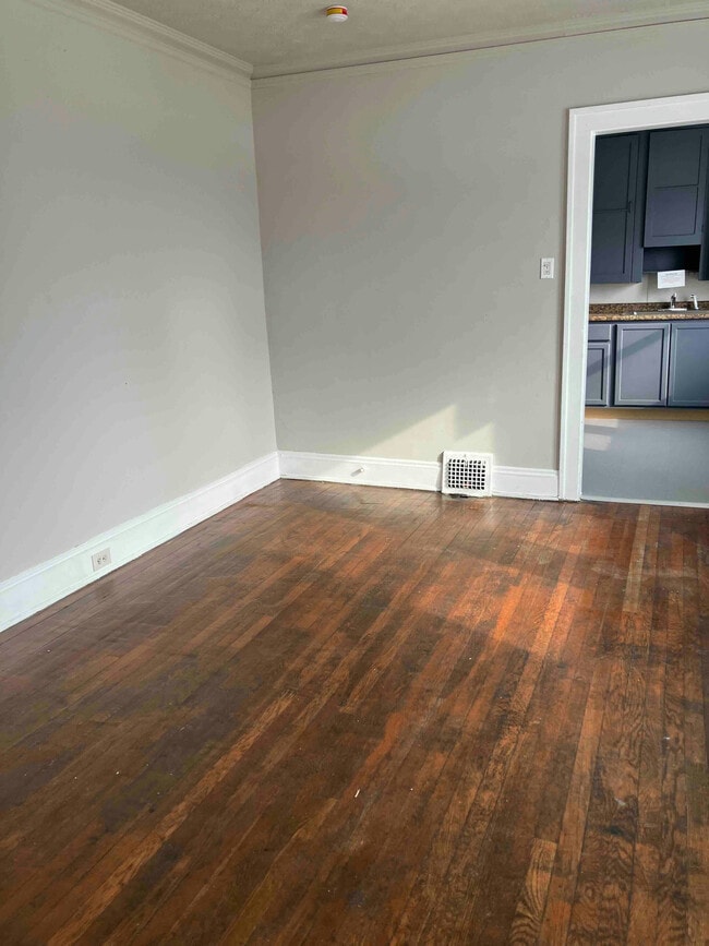 Building Photo - 3659 E 116th St