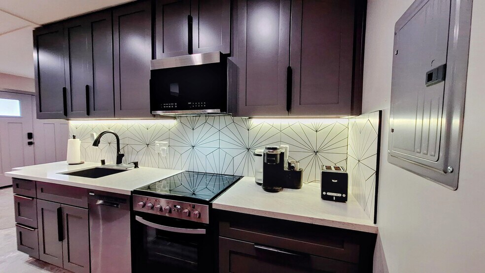 Building Photo - 6216 Paseo Canyon Dr