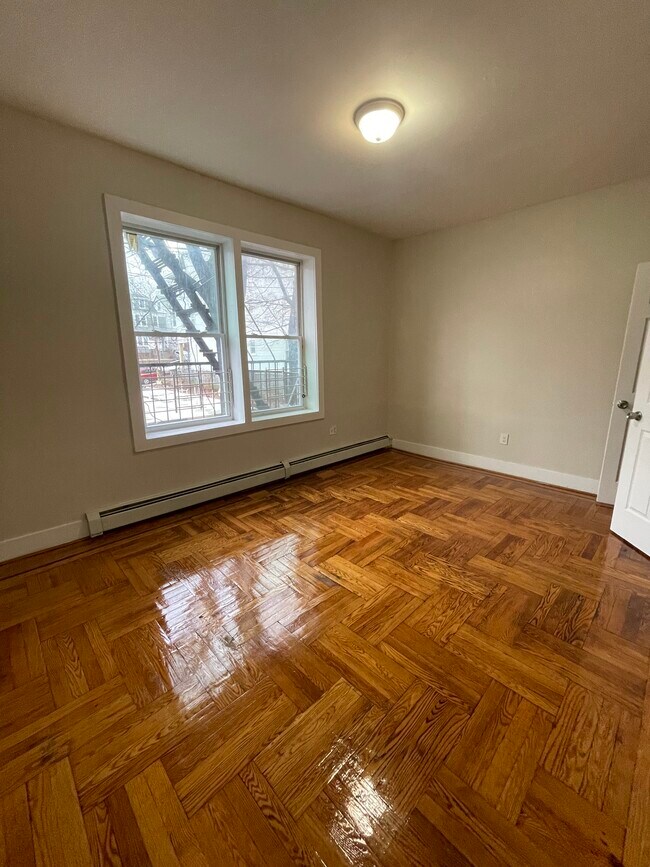 901 Bergen St 1C - 905 Bergen St