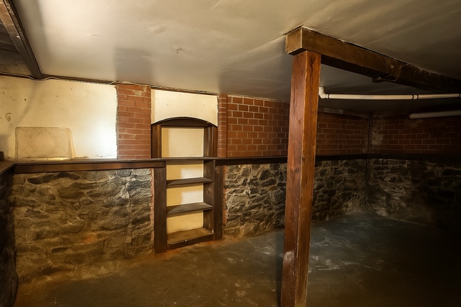 Building Photo - 347 Hannum Ave