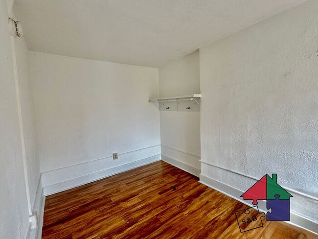 Building Photo - Amazing Two Bedroom in Burlington - $500 OFF FIRST MONTHS RENT WHEN YOU SIGN A LEASE BY 9/15!