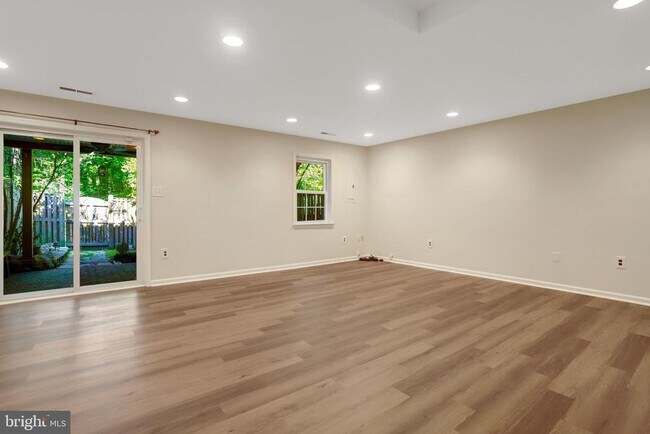 Building Photo - 7416 Spring Tree Dr