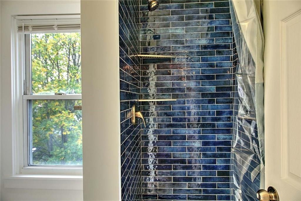 Building Photo - 21 Brewster St