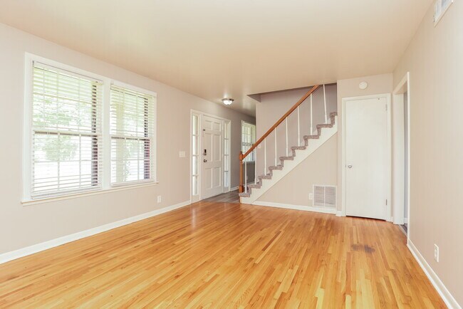 Building Photo - 3854 Valley Ridge Dr
