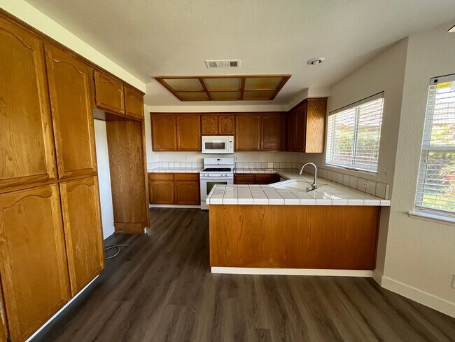 Building Photo - North Modesto Home