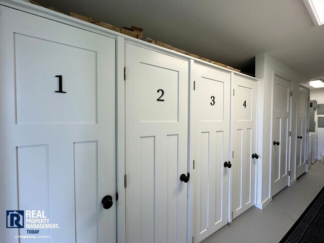 Building Photo - 7619 Douglas St W