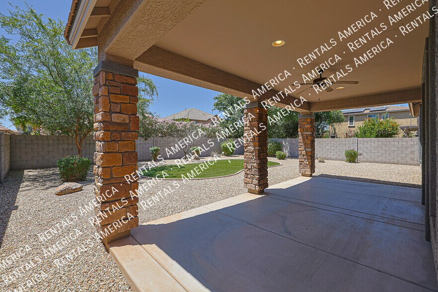 Building Photo - 15611 W Westview Dr