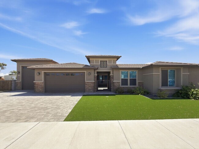 Building Photo - 5543 N 107th Ln