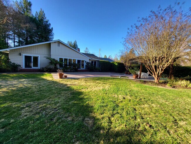 Building Photo - 460 Piezzi Ln