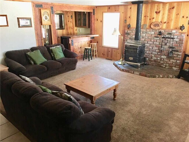 Building Photo - Furnished Seasonal or Long term  for 8 ppl. near heavenly Avail. 04/15/26!