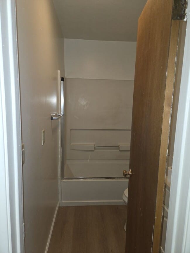 Building Photo - unfurnished two bedroom house