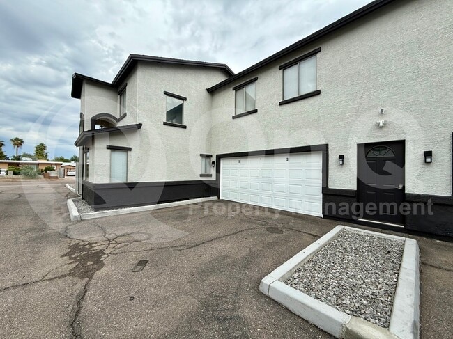 Primary Photo - 2153 W Morten Ave
