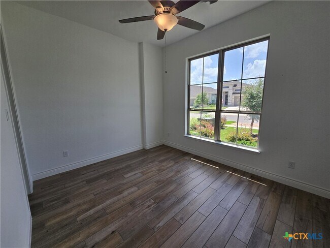 Building Photo - 2216 Prado Dr