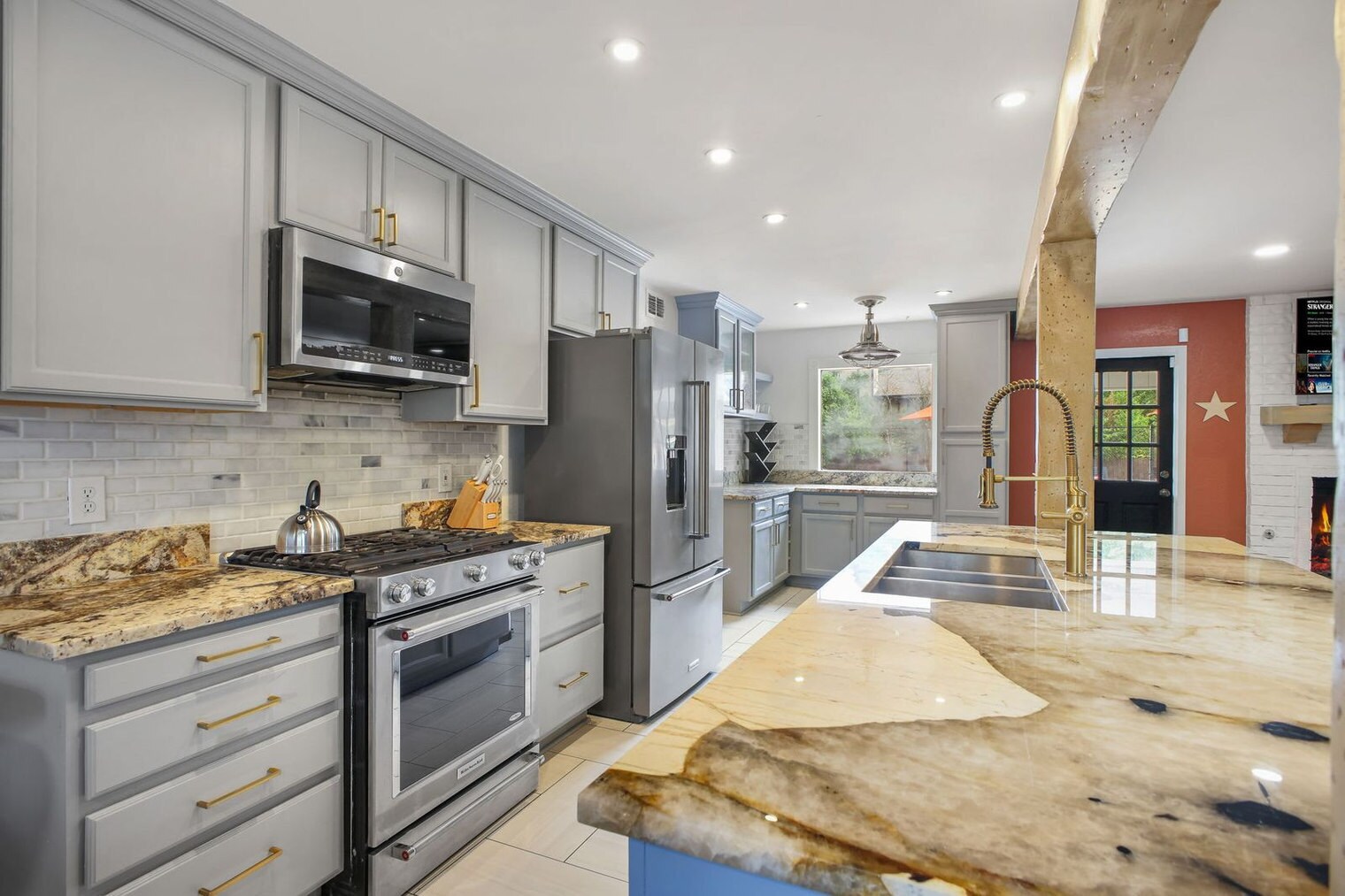 Building Photo - 8922 Hetherington Dr