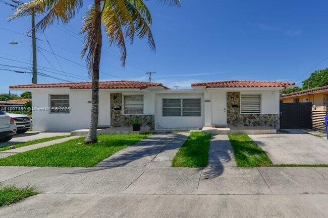 Building Photo - 3262 SW 28th St