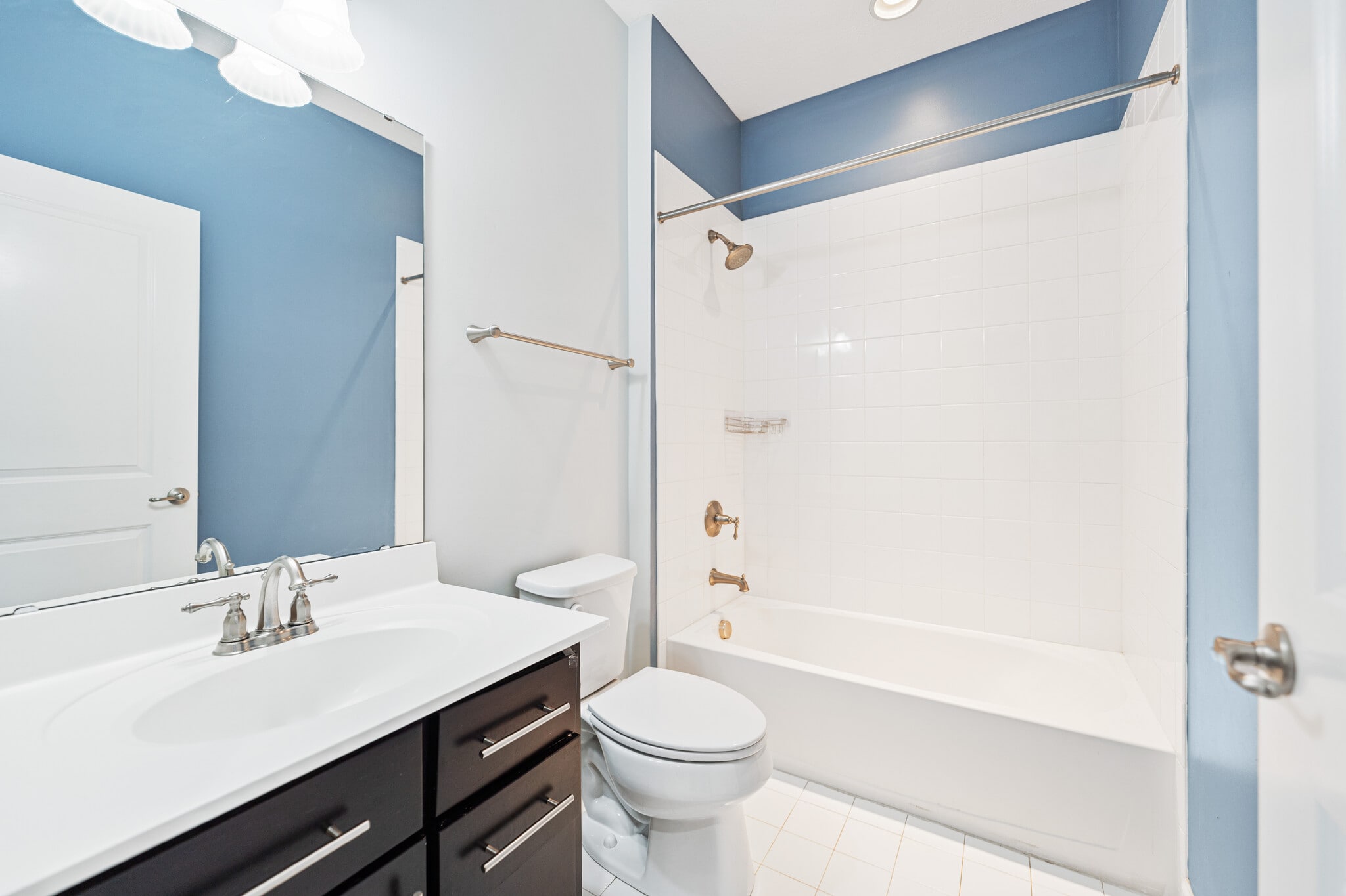 Building Photo - 337 Osona Ln