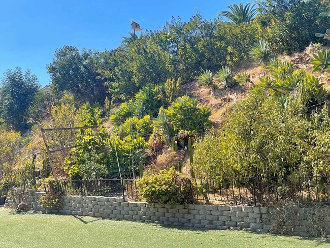 Building Photo - 14680 Penasquitos Dr