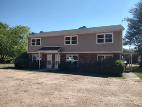 Building Photo - 703 Smithdale Dr