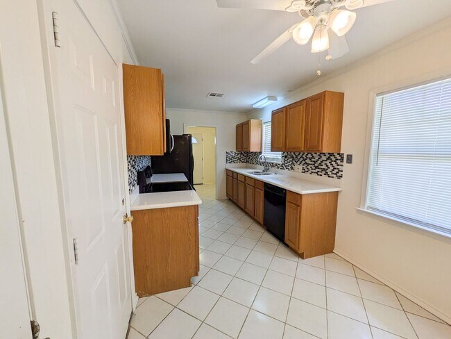 Building Photo - 5040 Raleigh Dr