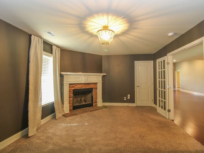 Building Photo - 4 Bedroom Home  in Athens City!