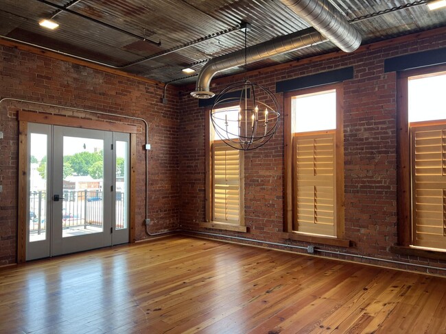 Building Photo - 431 S Columbus St