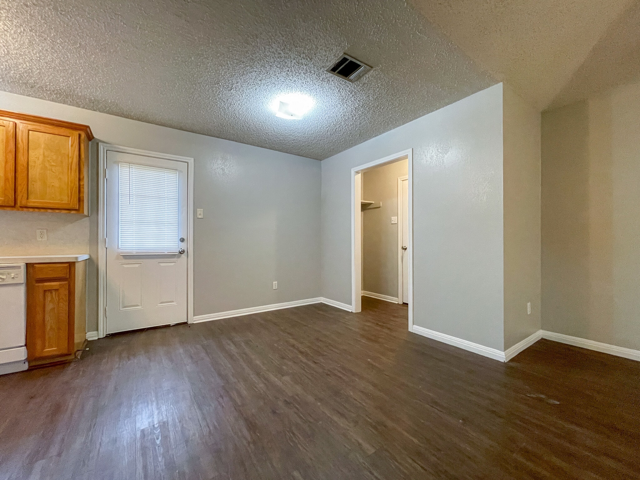 Building Photo - 141 Spring Country