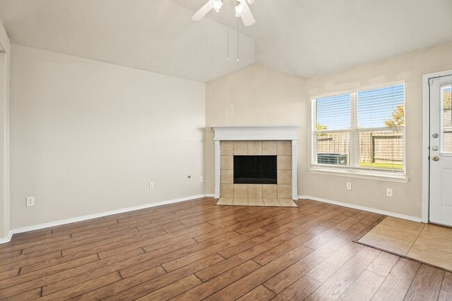 Building Photo - 23 N Golden Oak Dr