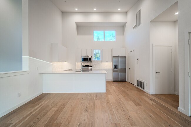 Building Photo - Stunning Newer Townhomes in Lakewood — Walk to Whole Foods, Trader Joe's & Lower Greenville