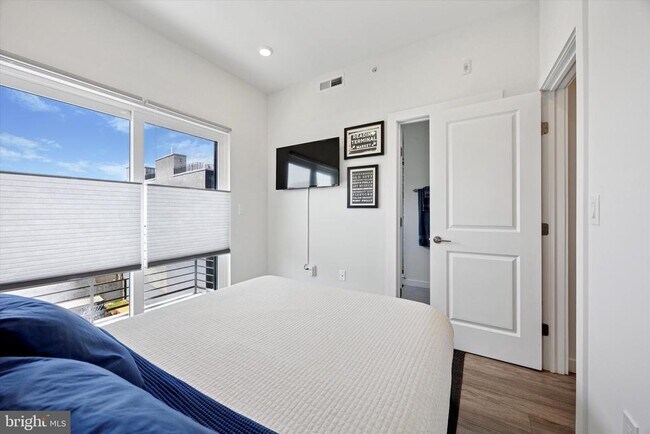 Building Photo - 1617 Ridge Ave