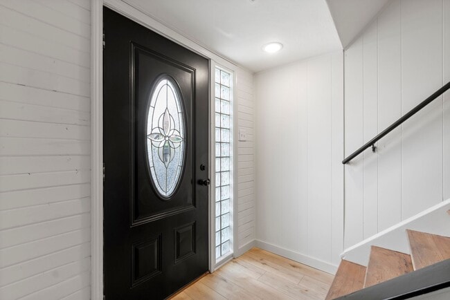 Building Photo - AVAILABLE NOW!! Fully RENOVATED 3 bedroom TOWNHOME in WEST MIFFLIN! COME CHECK IT OUT!