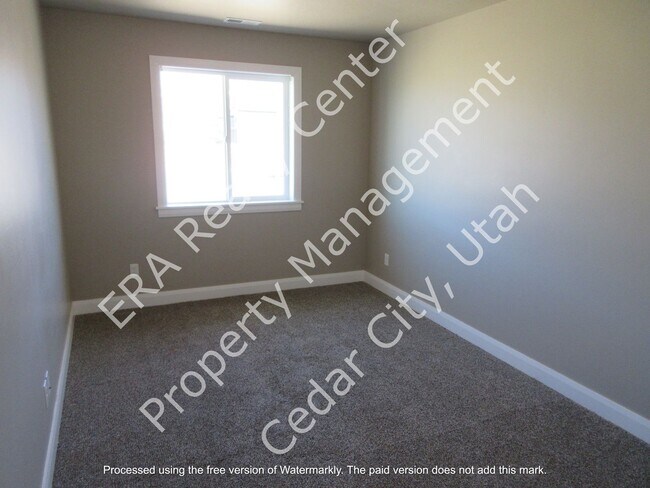 Building Photo - **Move-In Bonus!!! 3 bedroom, 2.5 bath - Newer town home living in the heart of Cedar City!
