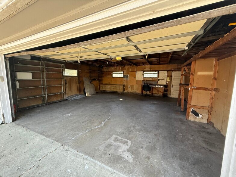 Building Photo - 2632 Toledo Ave S
