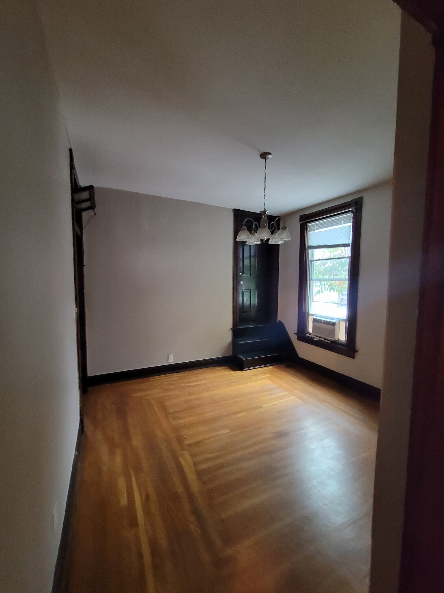 Building Photo - 416 6th Ave