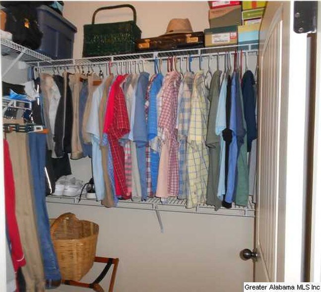 Walk-in Closet - 612 Riverhaven Pl