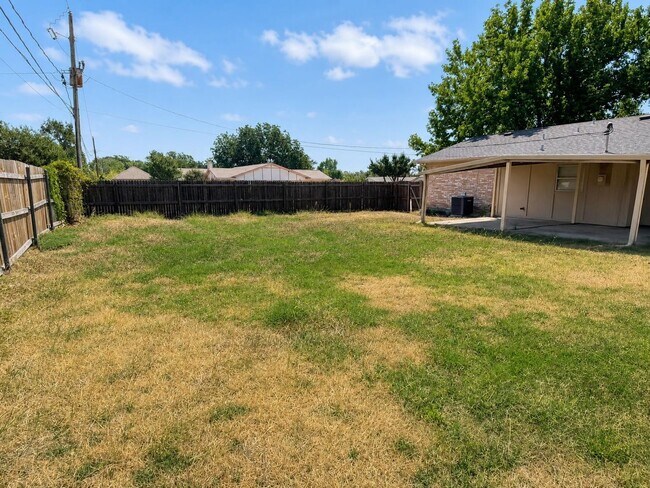 Building Photo - 915 Lemontree Dr