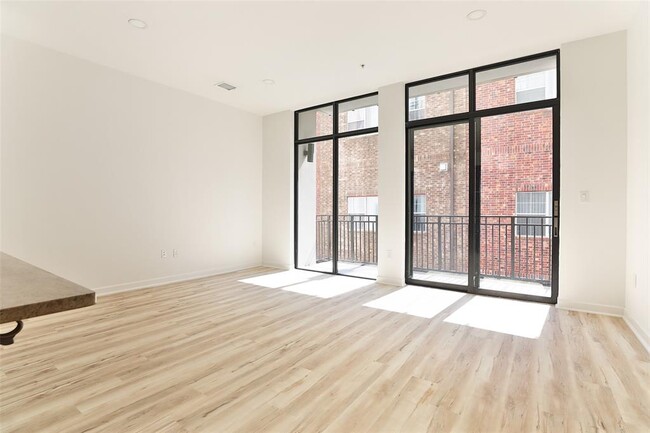 Building Photo - 4820 Caroline St
